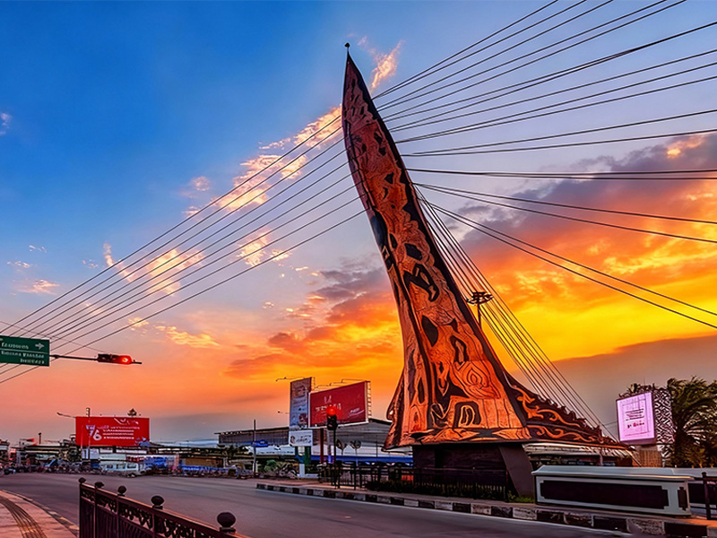 Tugu Keris Solo di kawasan Solo Radio saat senja, landmark Kota Solo dekat UnionSpace Center Solo Radio