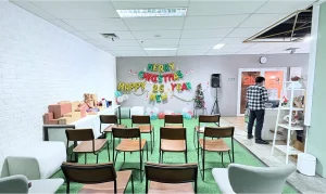 eventspace unionspace dengan kursi dan area acara untuk event secret santa