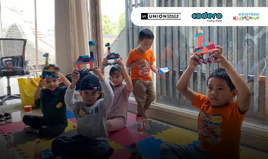 Tips Terbaik Sewa Ruang Kantor di Jakarta Anak-anak mengikuti kegiatan edukatif dan menyusun blok kreatif dalam event Creative Space Solo Radio di UnionSPACE Solo Radio bersama Codero dan Innovera.